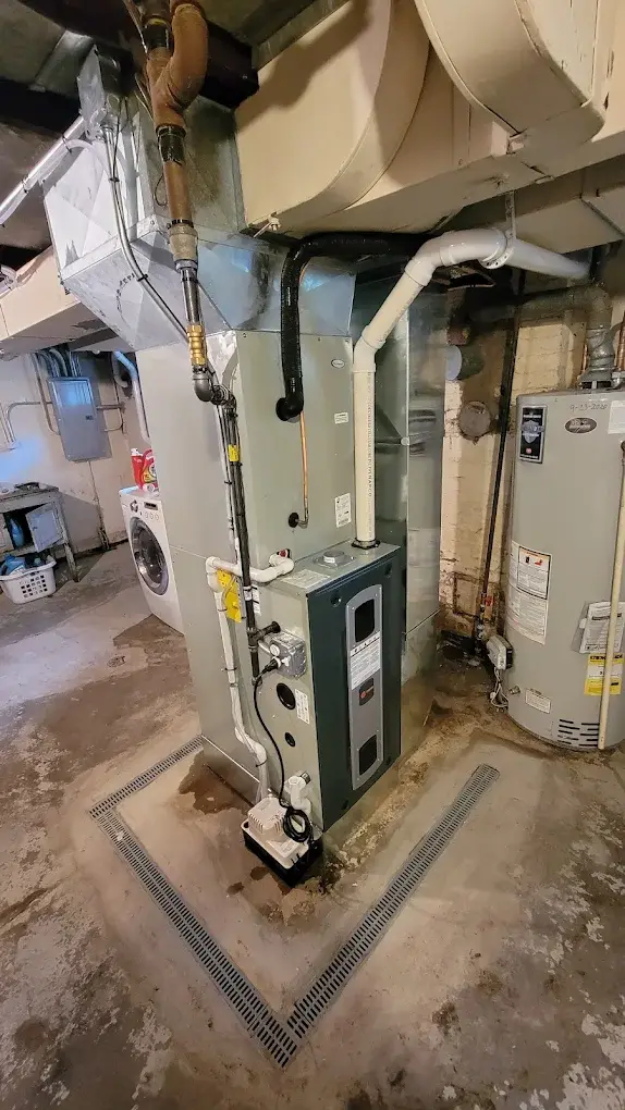 Stopani technician servicing a rooftop unit